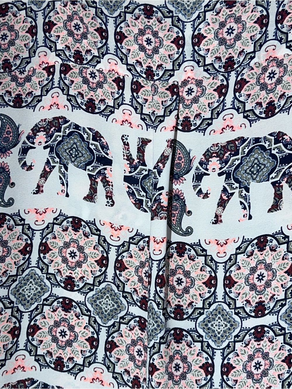 RUE21 Elephant Floral Print 3/4-Tab-sleeved Top. Size Large. - Picture 5 of 7